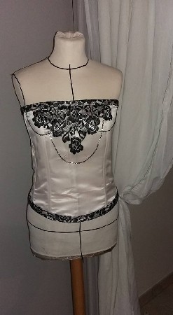 bustier style baroque et strass